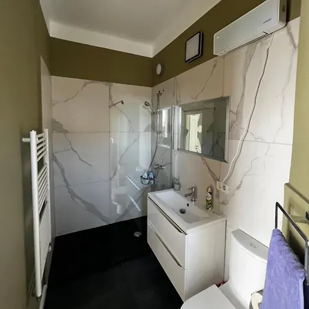 Victoriei Square By David *