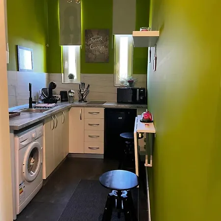 Victoriei Square By David