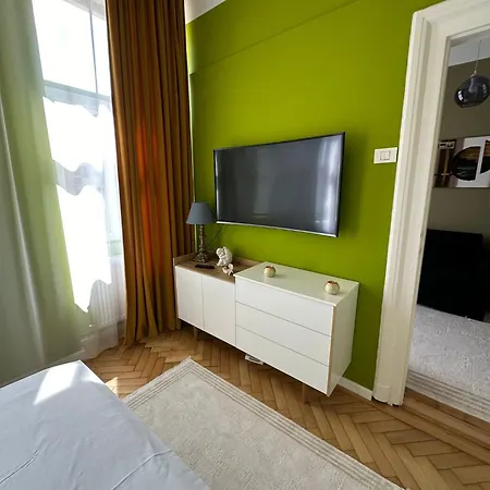 Victoriei Square By David Lejlighed