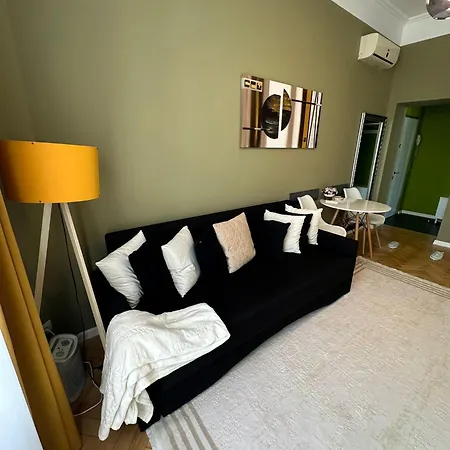 Victoriei Square By David