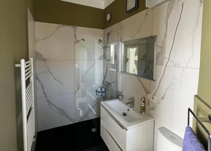 Victoriei Square By David *