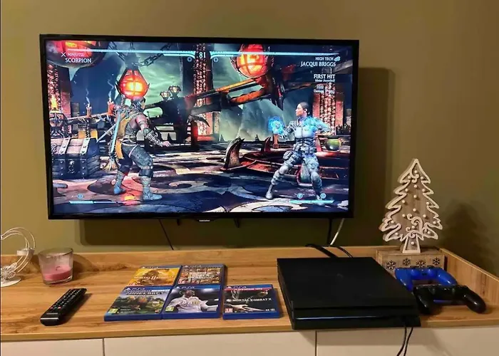 Victoriei Square By David * تيميشورا