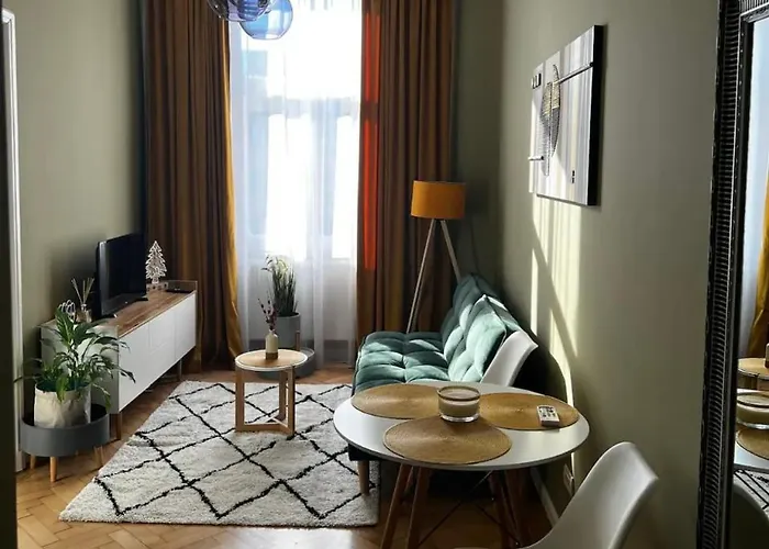 Victoriei Square By David شقة *