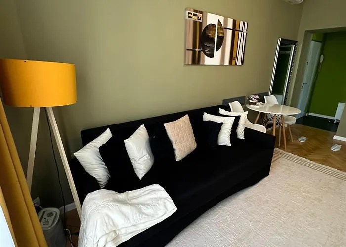 Victoriei Square By David