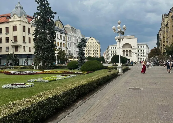 Victoriei Square By David